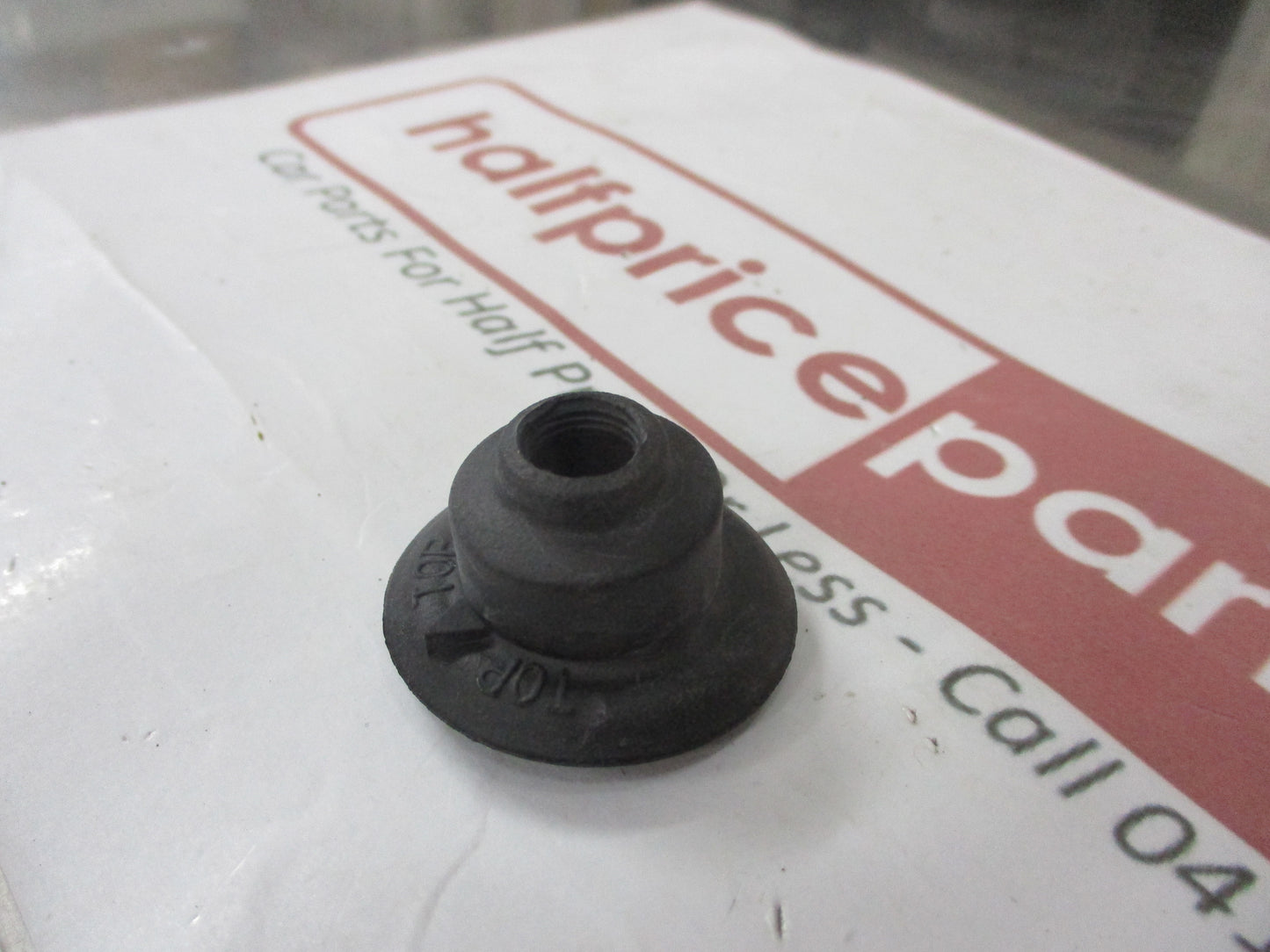 Holden Captiva Genuine Rear Tailgate Wiper Arm Grommet New Part