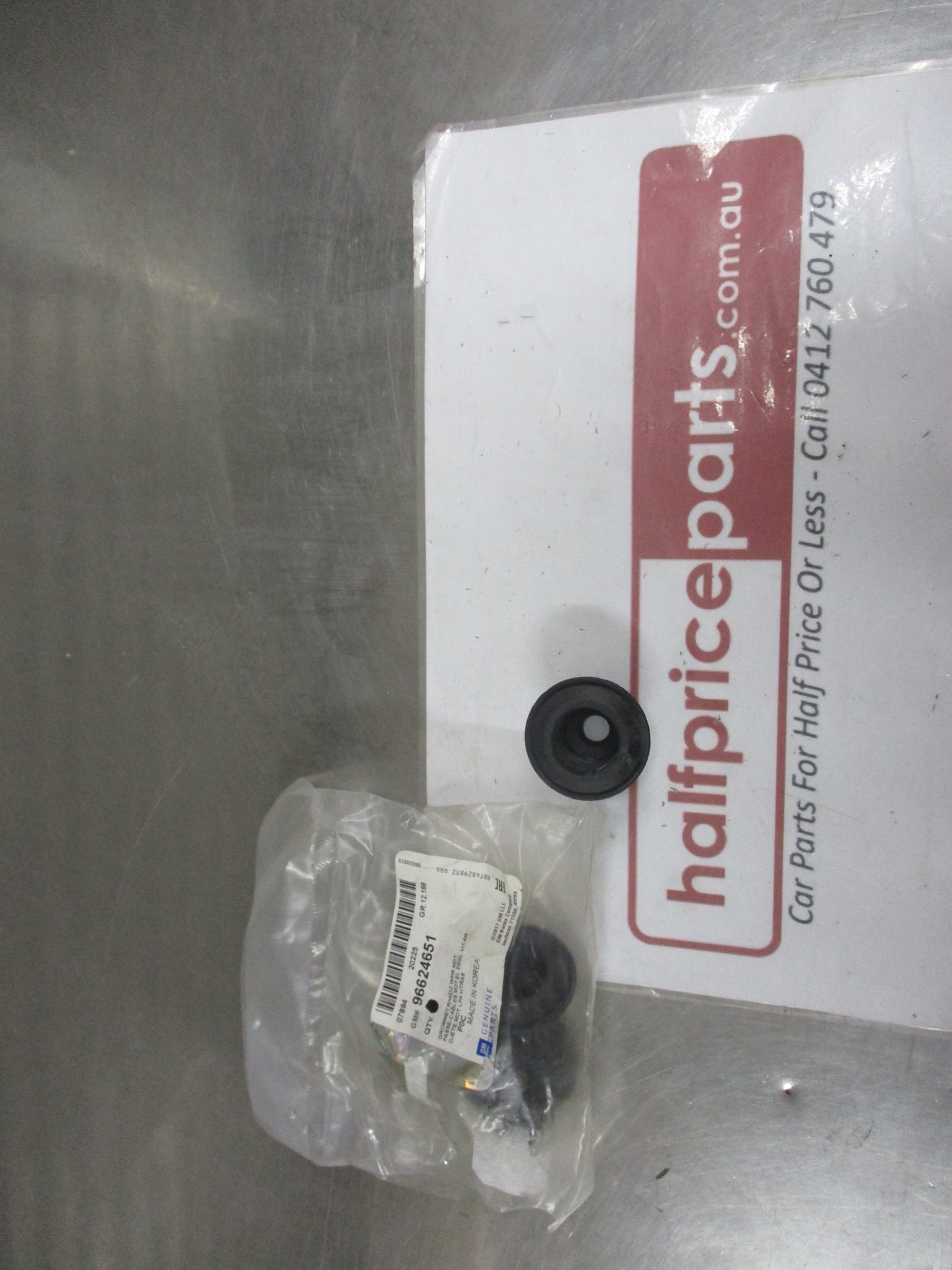 Holden Captiva Genuine Rear Tailgate Wiper Arm Grommet New Part