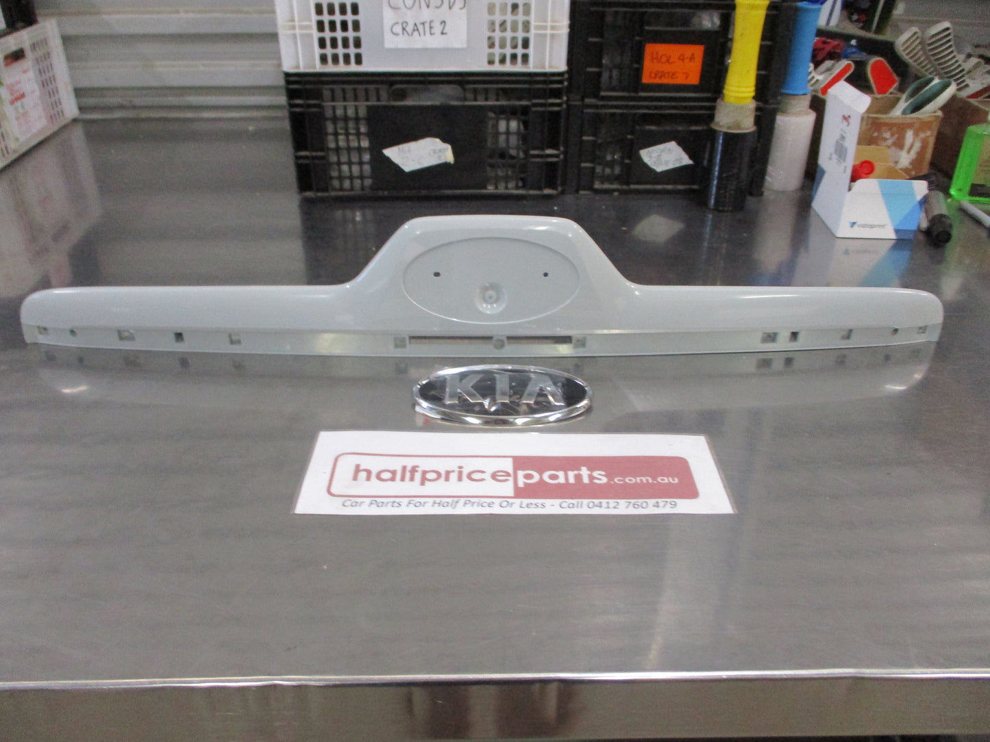Kia Sportage Genuine rear tailgate garnish/number plate light holder with badge New Part