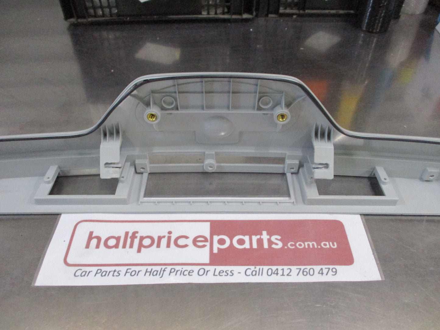Kia Sportage Genuine rear tailgate garnish/number plate light holder with badge New Part