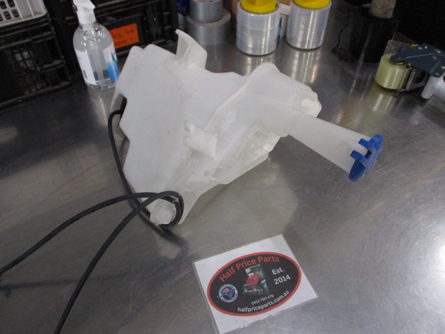 Hyundai i30 Genuine Windscreen Reservoir And Pump New Part