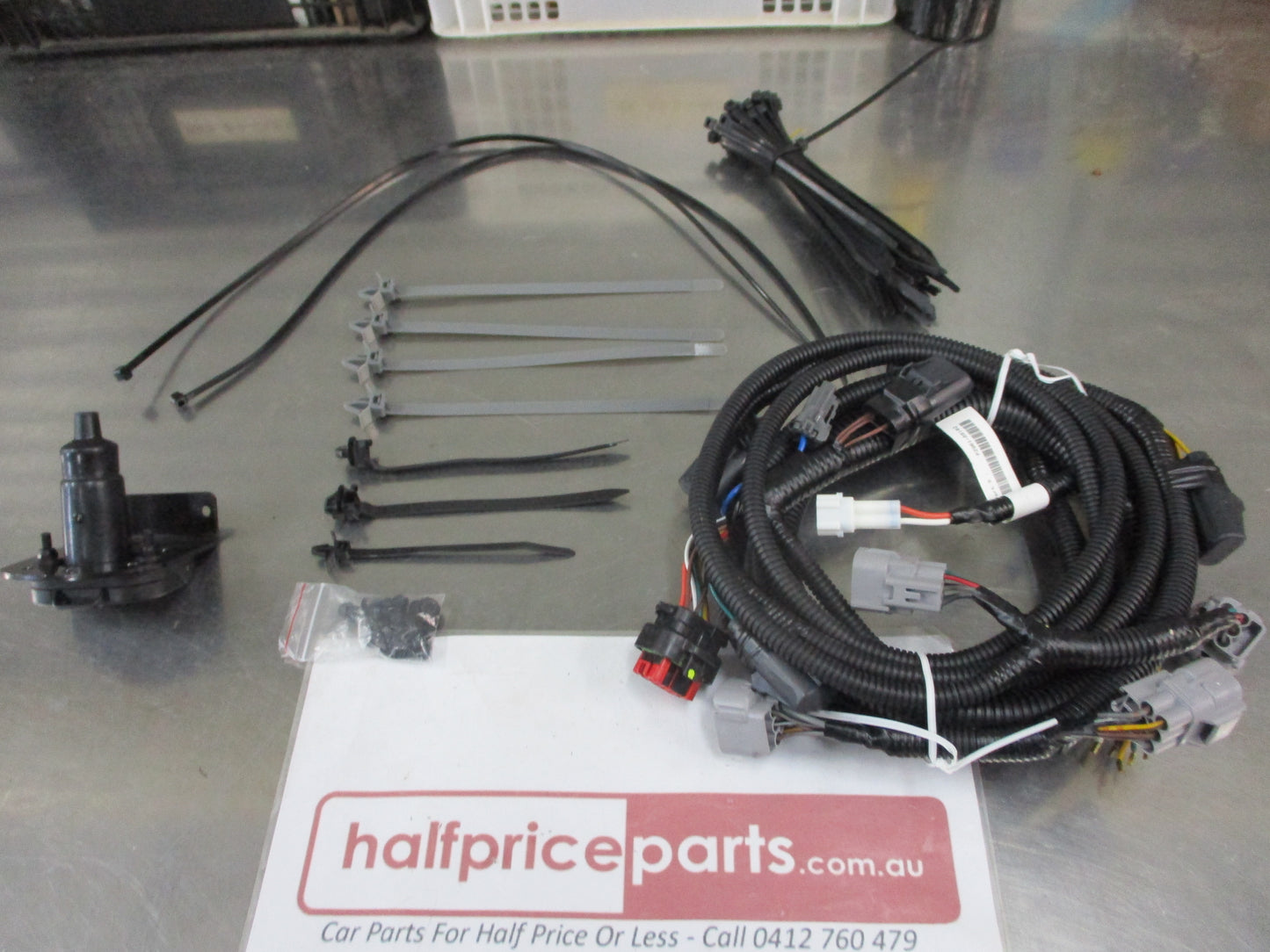 Toyota Hilux GUN126R Genuine 7 Pin Round Trailer Wiring Harness New Part