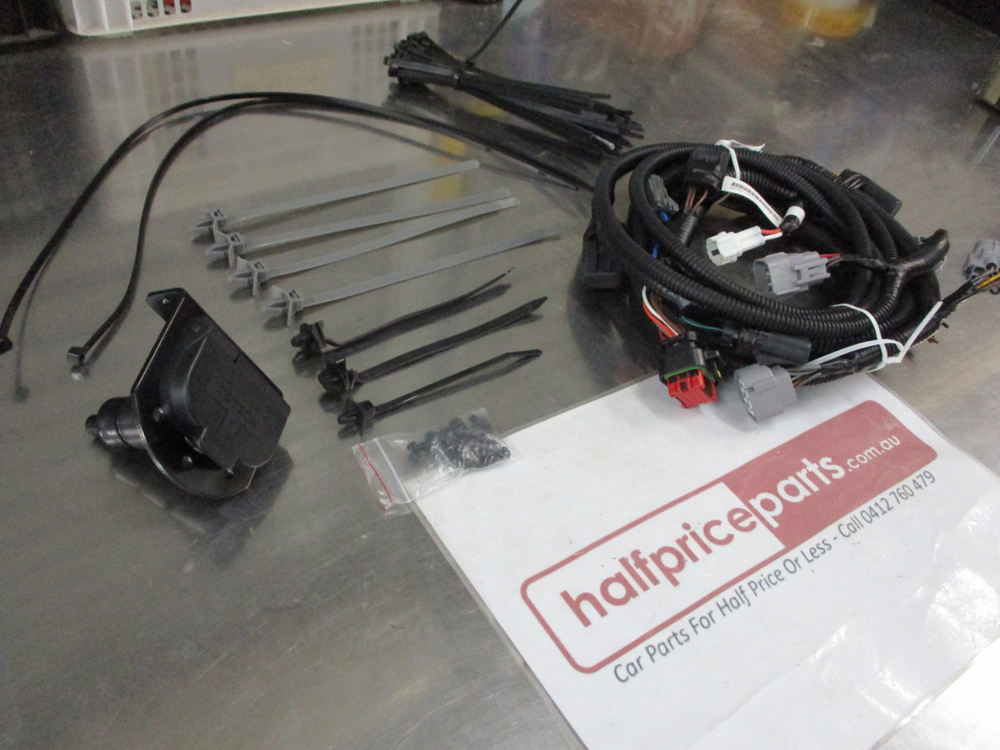 Toyota Hilux GUN126R Genuine 7 Pin Round Trailer Wiring Harness New Part