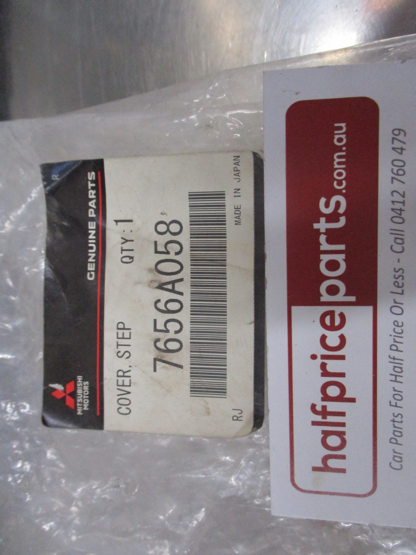 Mitsubishi NW Pajero Genuine Right Hand Side Step Cover Panel New Part