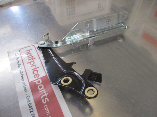 Ford Mustang CZG Genuine Left (Passengers Side) Bonnet Hinge New Part