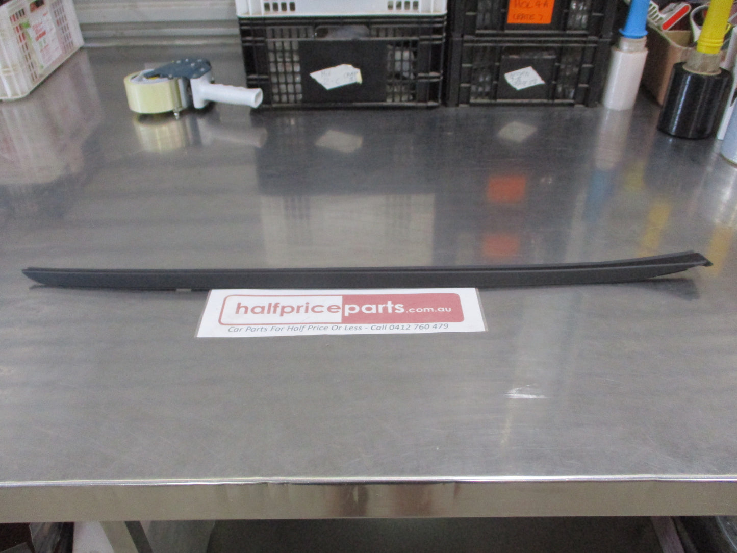 Kia Sorento EX Genuine Windscreen Glass Right Side Moulding New Part