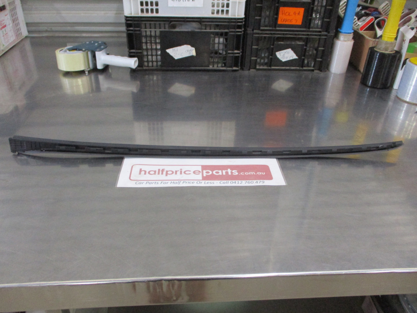 Kia Sorento EX Genuine Windscreen Glass Right Side Moulding New Part