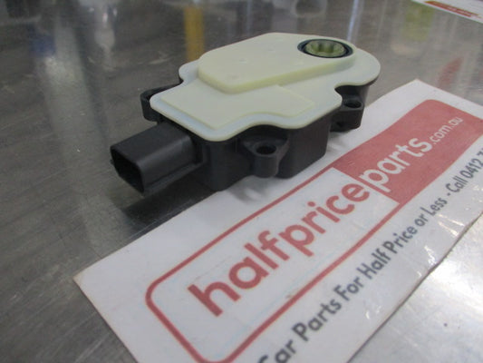 Ford Focus Genuine Cooling Fan Shutter Actuator New Part