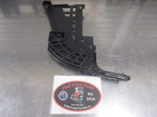 Hyundai Tucson Genuine Right Hand Front Upper Side Bumper Bracket New Part