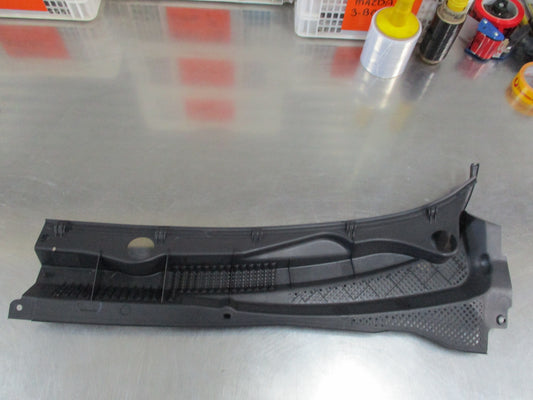 Holden JG Cruze Genuine Right Hand Front Grille Cowl New Part