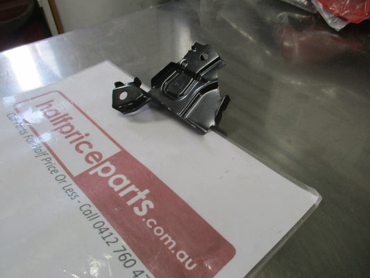 Holden Cruze J400 Genuine Right Hand Upper Front Guard Bracket New Part