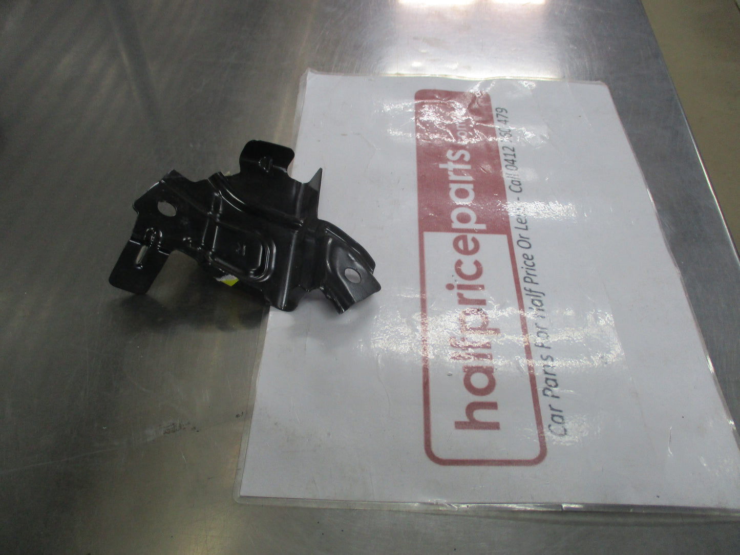 Holden Cruze J400 Genuine Right Hand Upper Front Guard Bracket New Part