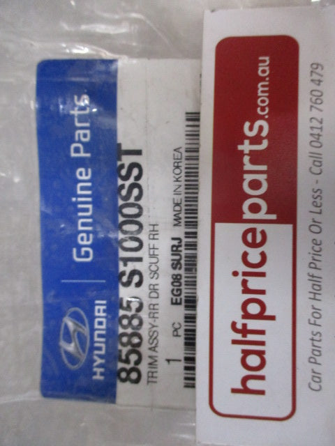 Hyundai Santa Fe Genuine Right Hand Rear Step Plate Trim New Part