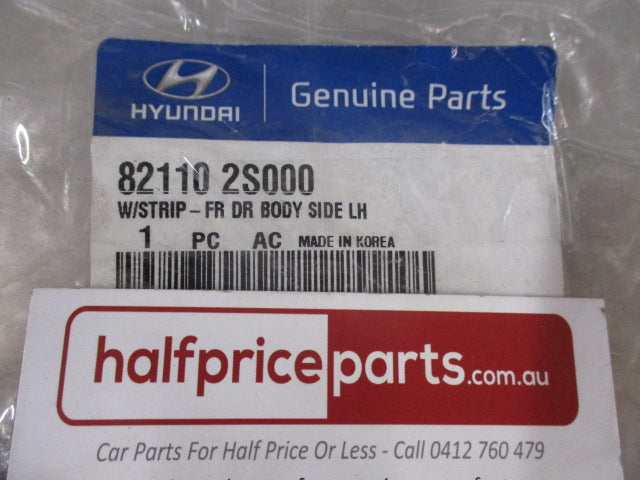 Hyundai Tucson Genuine Left Hand Front Door Body Weather Strip New Part