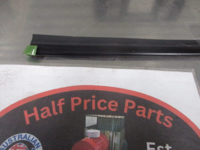Hyundai Santa Fe Genuine Front Upper Windscreen Moulding New Part