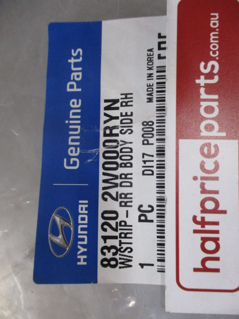Hyundai Santa Fe Genuine Right Hand Rear Body Side Weather Strip New Part