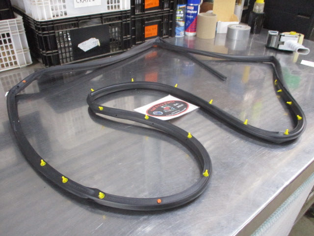 Hyundai IX35 Genuine Right Hand Rear Door Weather Strip Rubber New Part