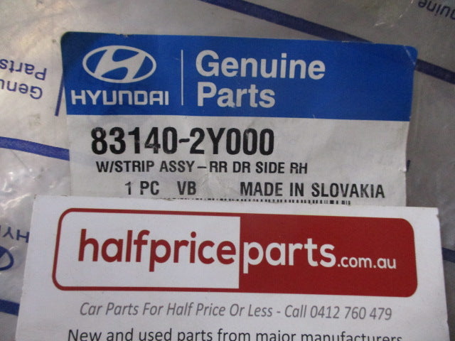Hyundai IX35 Genuine Right Hand Rear Door Weather Strip Rubber New Part