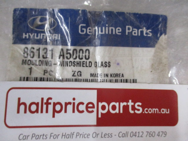 Hyundai Santa Fe Genuine Front Windscreen Moulding New Part