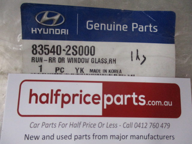 Hyundai Tucson Genuine Right Hand Rear Door Window Channel Rubber New Part