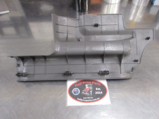 Hyundai Tucson Genuine Right Hand Rear Sill Trim Scuff Plate New Part
