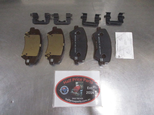 Hyundai Elantra Genuine Front Disc Brake Pad Set New Part