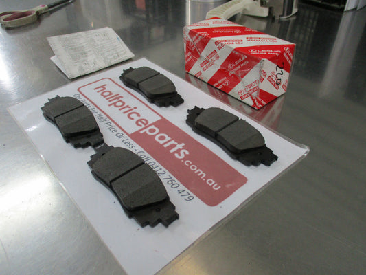 Toyota Camry/LEXUS ES300h/UX250h Genuine Rear Disc Brake Pad Set New Part