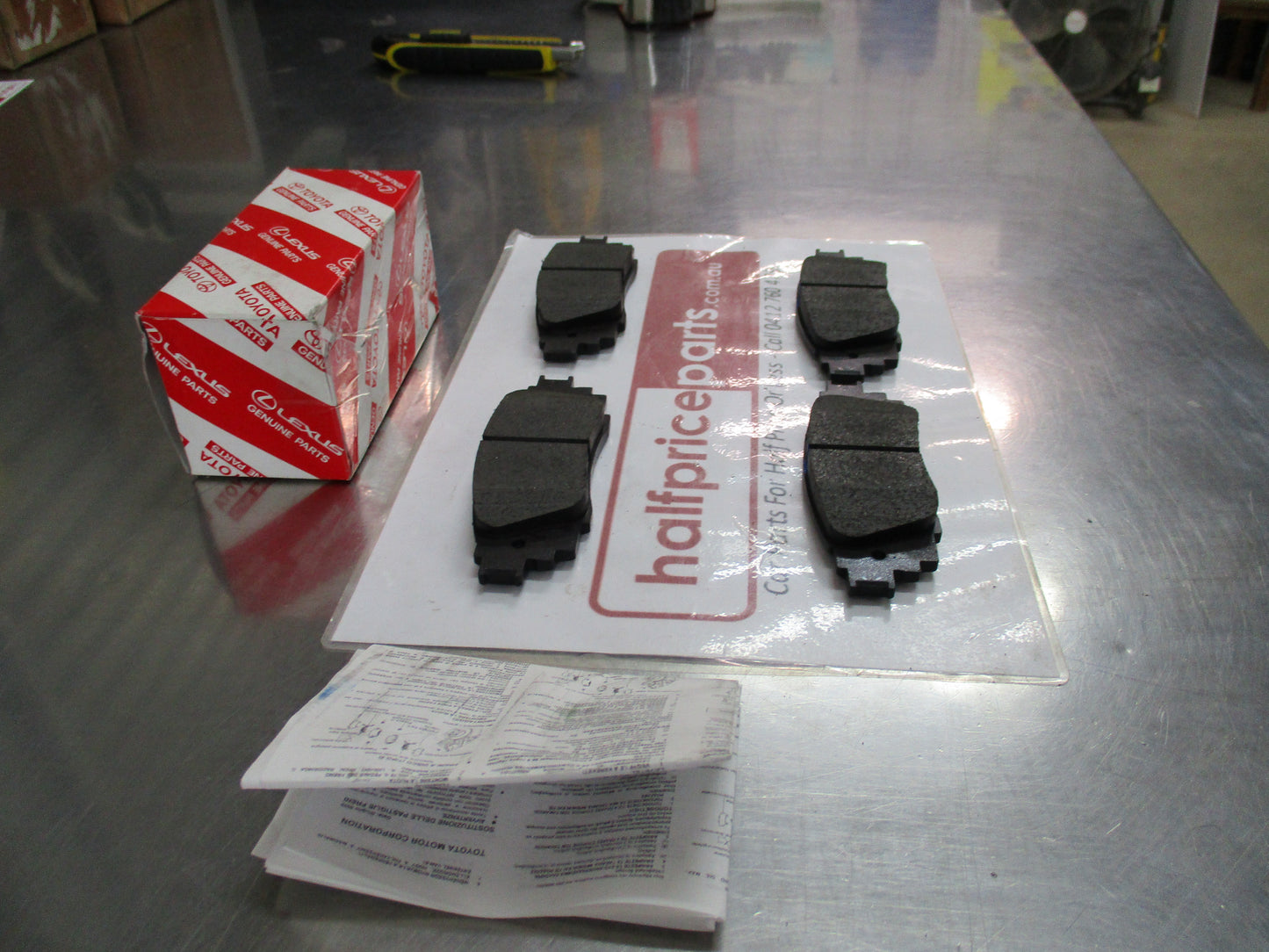Toyota Camry/LEXUS ES300h/UX250h Genuine Rear Disc Brake Pad Set New Part