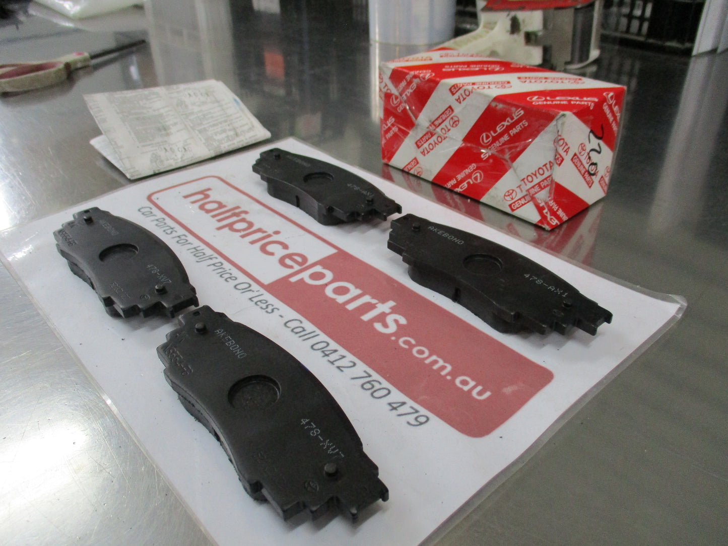 Toyota Camry/LEXUS ES300h/UX250h Genuine Rear Disc Brake Pad Set New Part