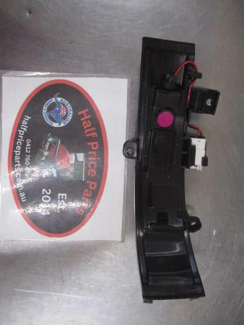 Mitsubishi Outlander Genuine Front Right Hand Indicator Turn Signal Lamp Assembly New Part