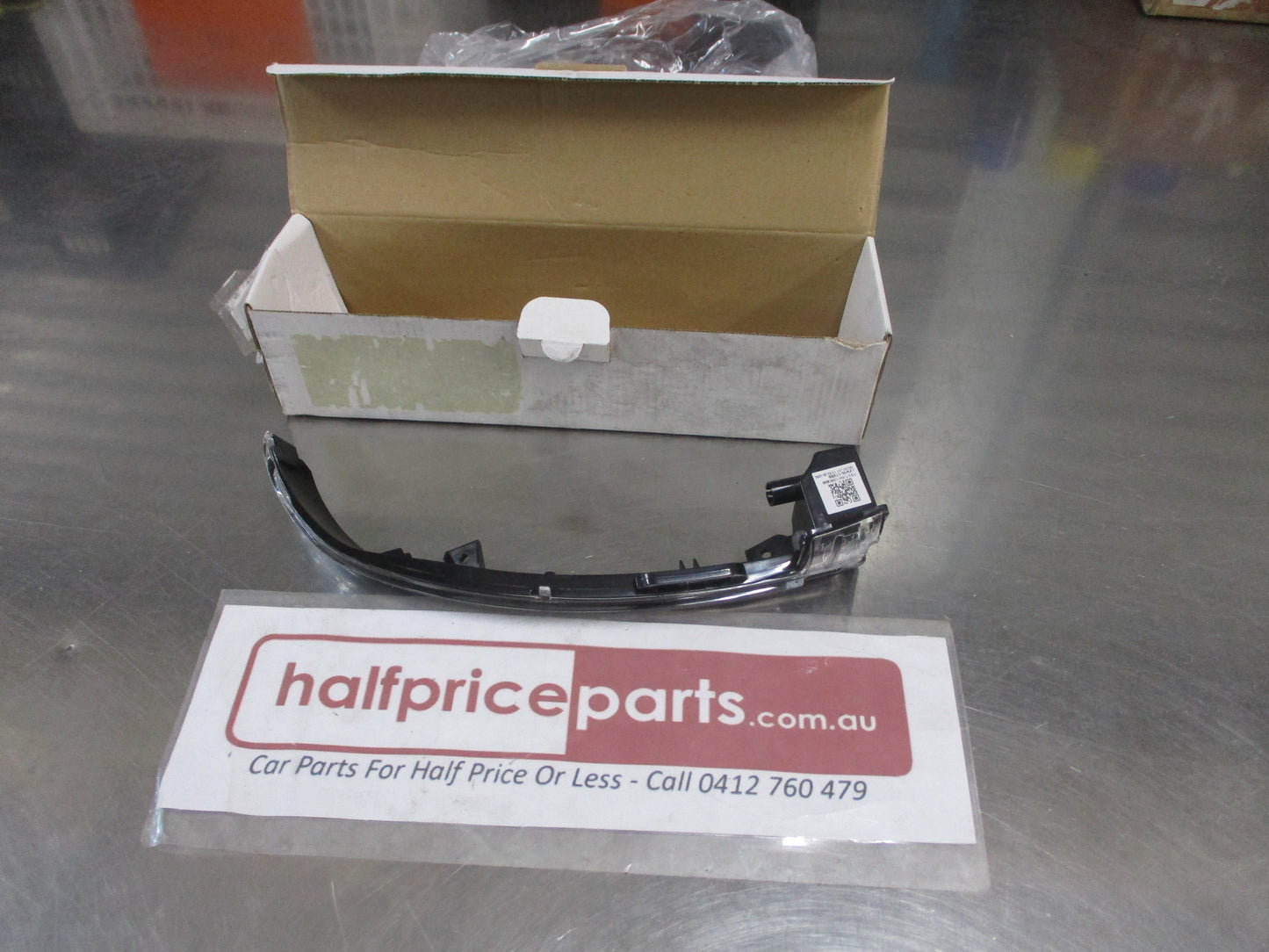 Peugeot 308 Genuine Right Hand Side Mirror Indicator LED New Part