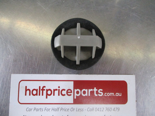 Mazda 3/5/CX-9/CX-7/RX-8/MX-5 Genuine Rocker Panel Moulding Clip New Part