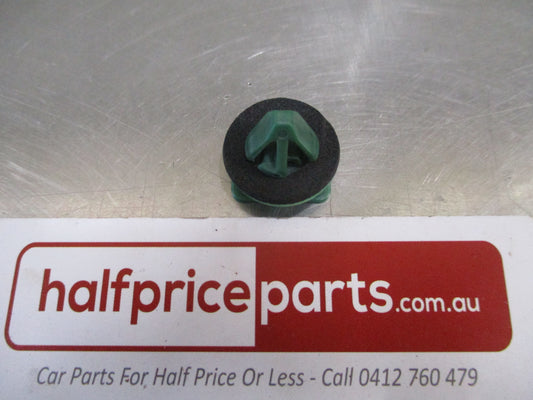 Mazda CX-3/MX-5 Genuine Rocker Moulding Retainer Clip New Part