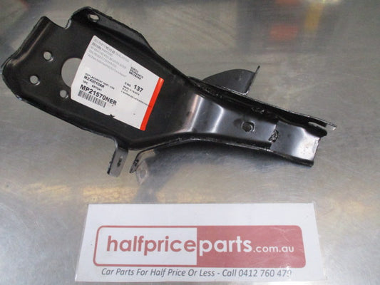 Right Hand Front Bumper Centre Bar Iron Mount Bracket Suits Mazda B2000/B2200/B2600 New Part