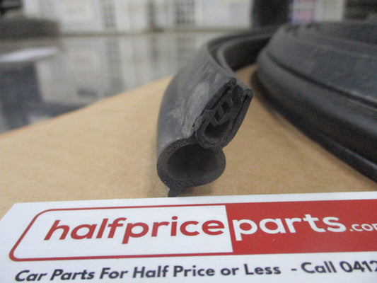 RSP Pinchweld Top Bulb Boot Seal 115 Length 9.6 Meters New Part