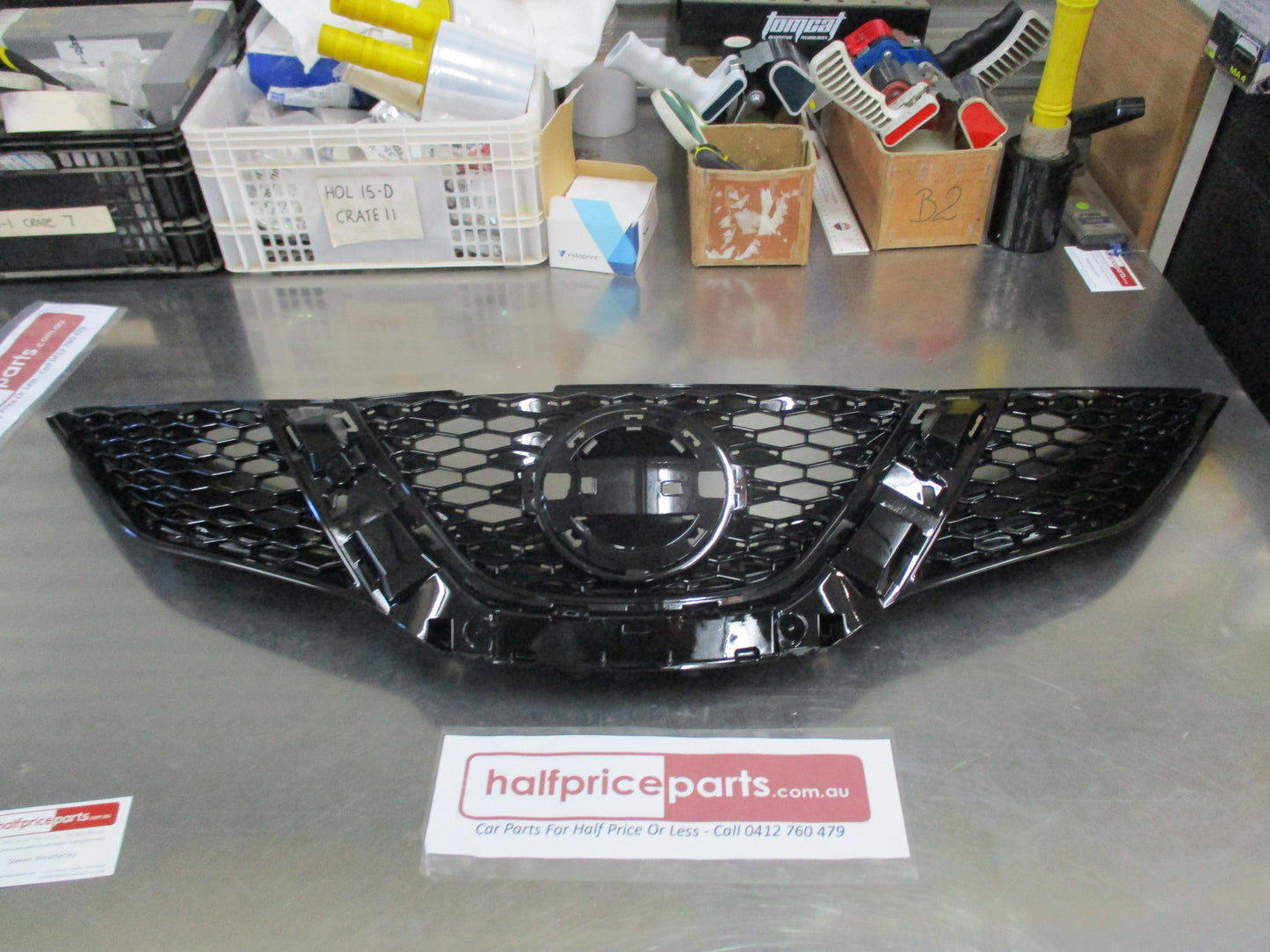 Nissan Qashqai Genuine Front Upper Center Grille (Black) New Part