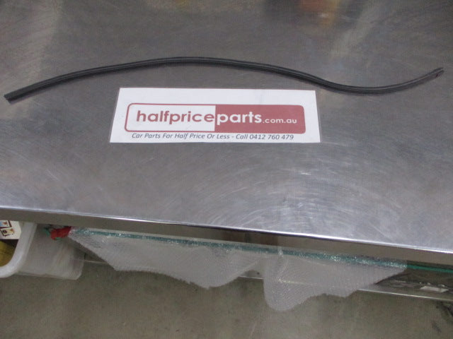 Kia RP Rondo Genuine Drivers Wiper Blade Rubber Front Replacement New Part