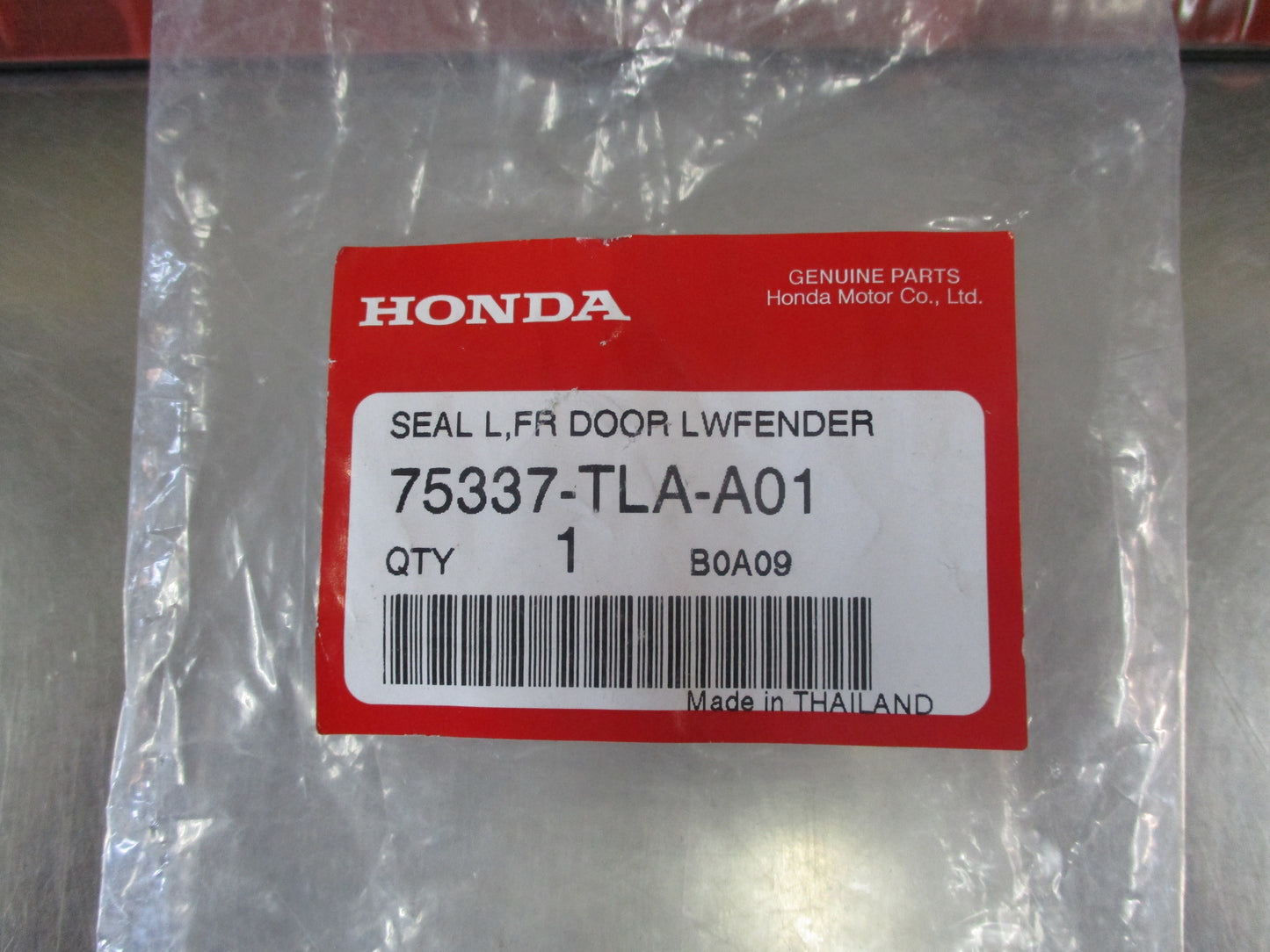 Honda CR-V Genuine Front Left Door Lower Seal New Part