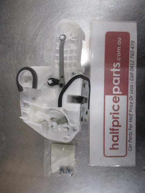 Mitsubishi Outlander Genuine Right Hand Front Door Latch Kit New Part