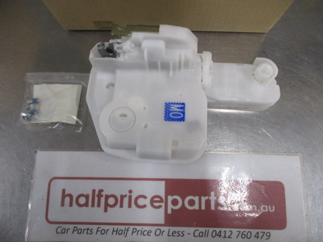 Mitsubishi Outlander Genuine Right Hand Front Door Latch Kit New Part