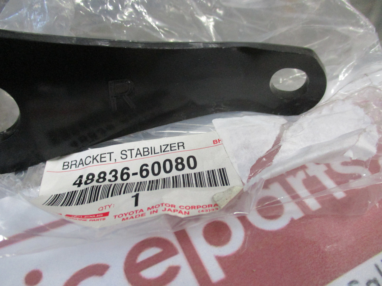 Toyota Landcruiser Genuine Right hand Stabilizer Bracket New Part