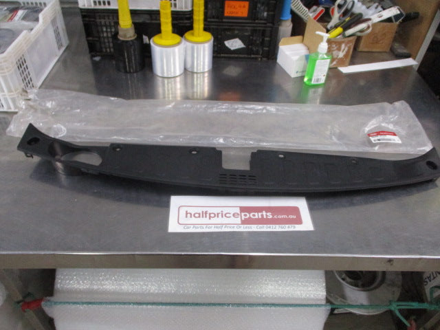 Kia Sorento Genuine Upper Radiator Grille Cover Assembly New Part