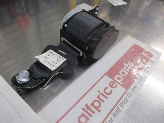 Mitsubishi Outlander Genuine Center Second Row Outer Corner Seat Belt New Part