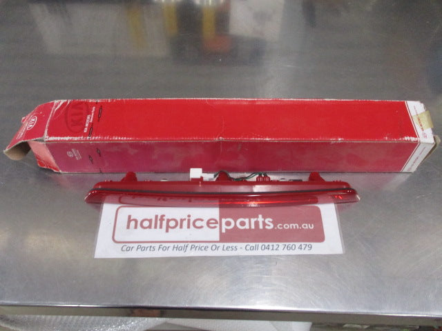 Kia Sorento Genuine High Mount Rear Stop Light Assembly New Part