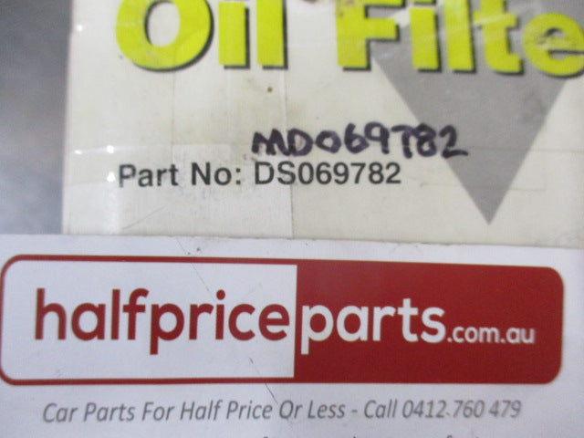 Mitsubishi Pajero Genuine Engine Oil Filter New Part