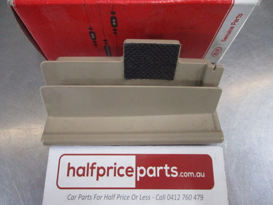 Kia Sportage Genuine Glove Box Knob Assembly (Beige In Colour) New Part