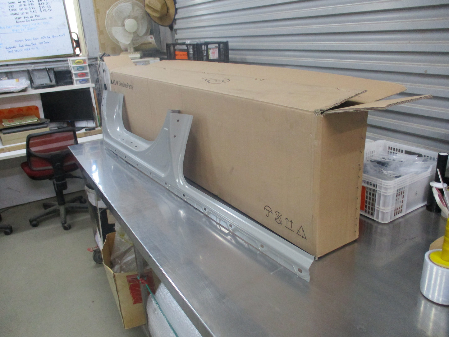 Kia Carnival Genuine Passenger Rocker Cover Panel New