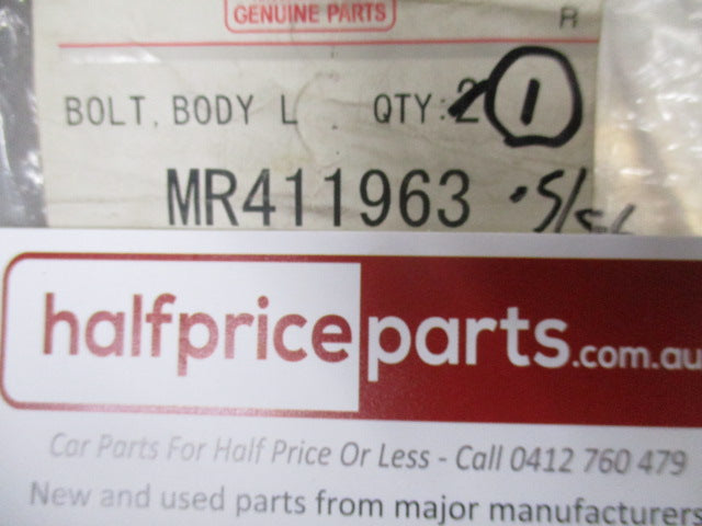 Mitsubishi Pajero Genuine Body Loose Panel Bolt New Part