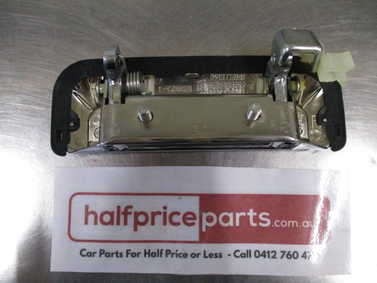 Mitsubishi Pajero Sport Genuine Outer Front Right Hand Door Chrome Handle New Part