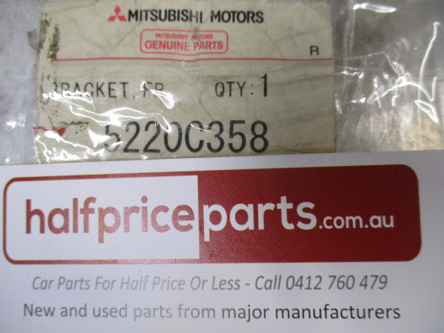 Mitsubishi Lancer Genuine Left Hand Upper Front Guard Mounting Bracket New Part